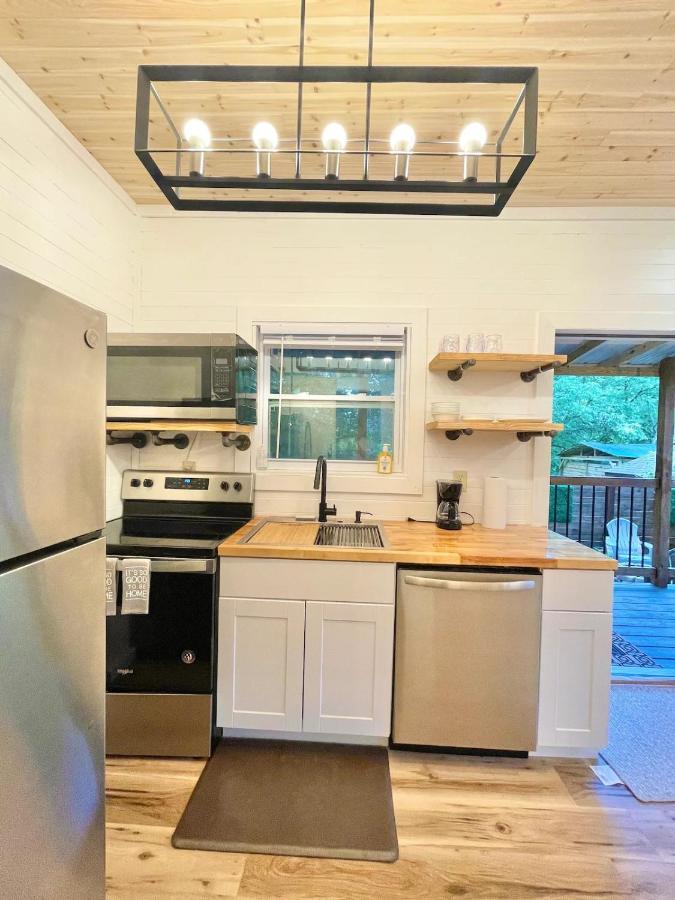 New Tiny Cabin Hot Tub Firepit Fenced Yard Sevierville Εξωτερικό φωτογραφία